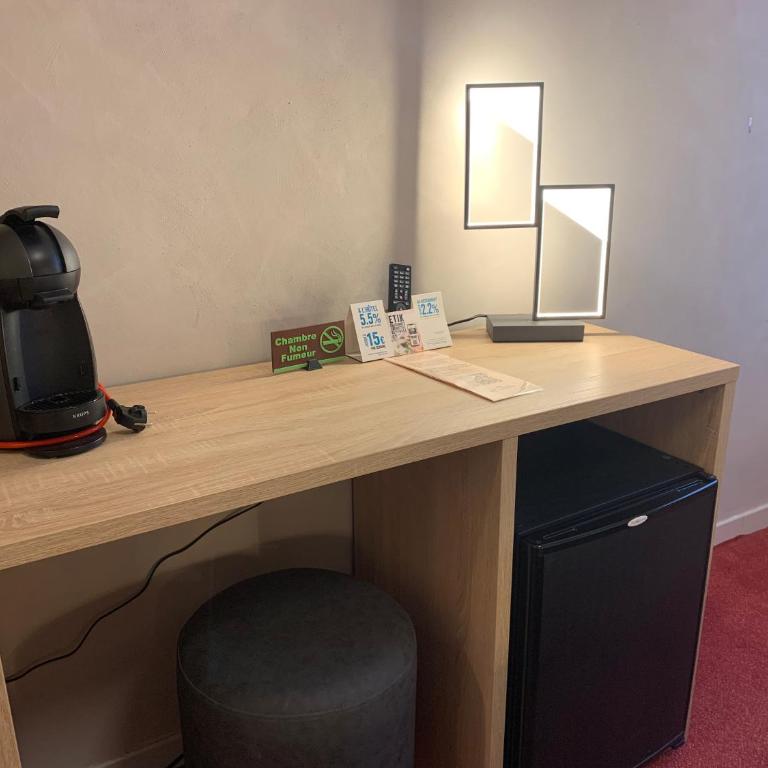 Logis Hotel Le Lac - Chambre Lit King-Size Confort - Vue sur Jardin - 7