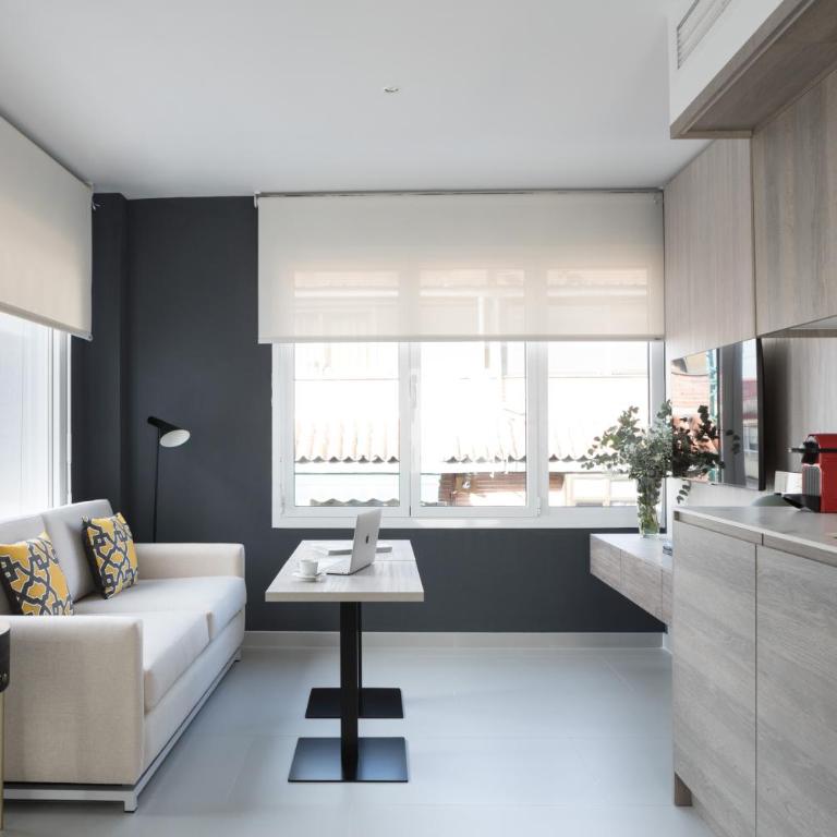 Dobo Madrid Las Torres - One-Bedroom Apartment with Terrace - 3