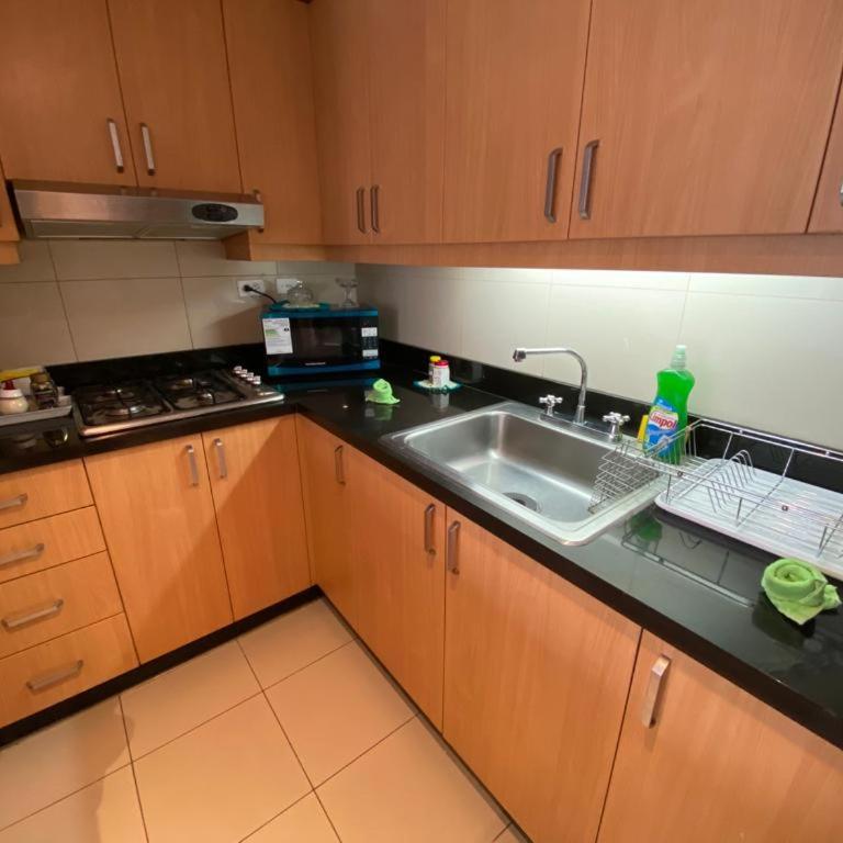 Rep del Salvador, Quito 1-bedroom condo with parking and Netflix - One-Bedroom Apartment - 14