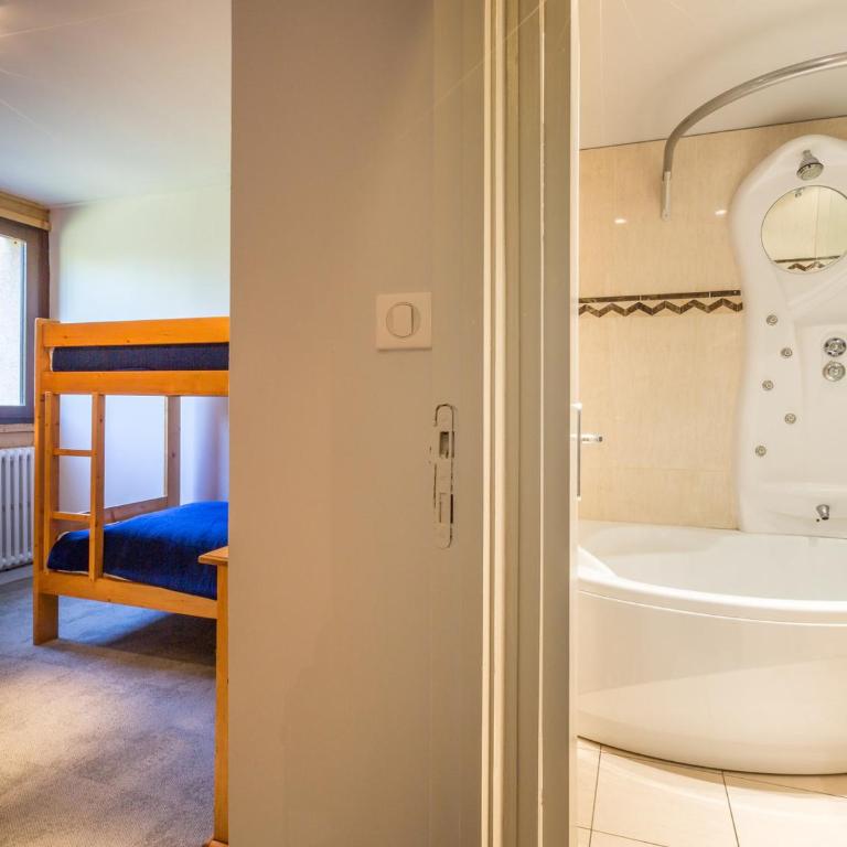 Appartement intime et confortable avec balcon sud à Val-d'Isère - FR-1-694-115 - Apartment - 4