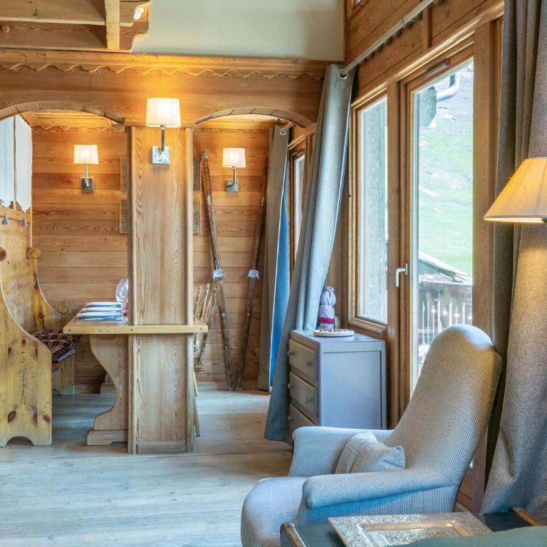 Appartement élégant avec cheminée et balcon, aux pieds des pistes et au cœur de Val-d'Isère - FR-1-694-138 - Appartement - 7