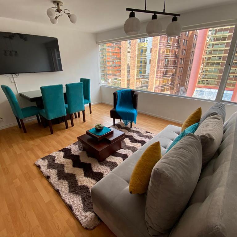 Rep del Salvador, Quito 1-bedroom condo with parking and Netflix - One-Bedroom Apartment - 1