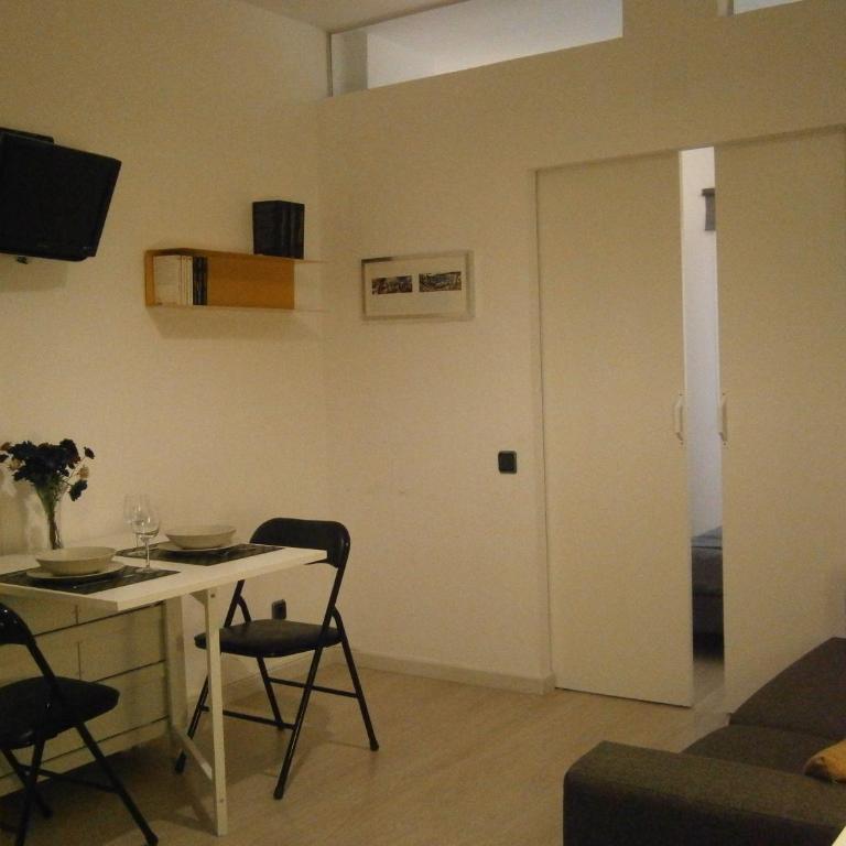 Marbel Apartments - Superior One-Bedroom Apartment - 10