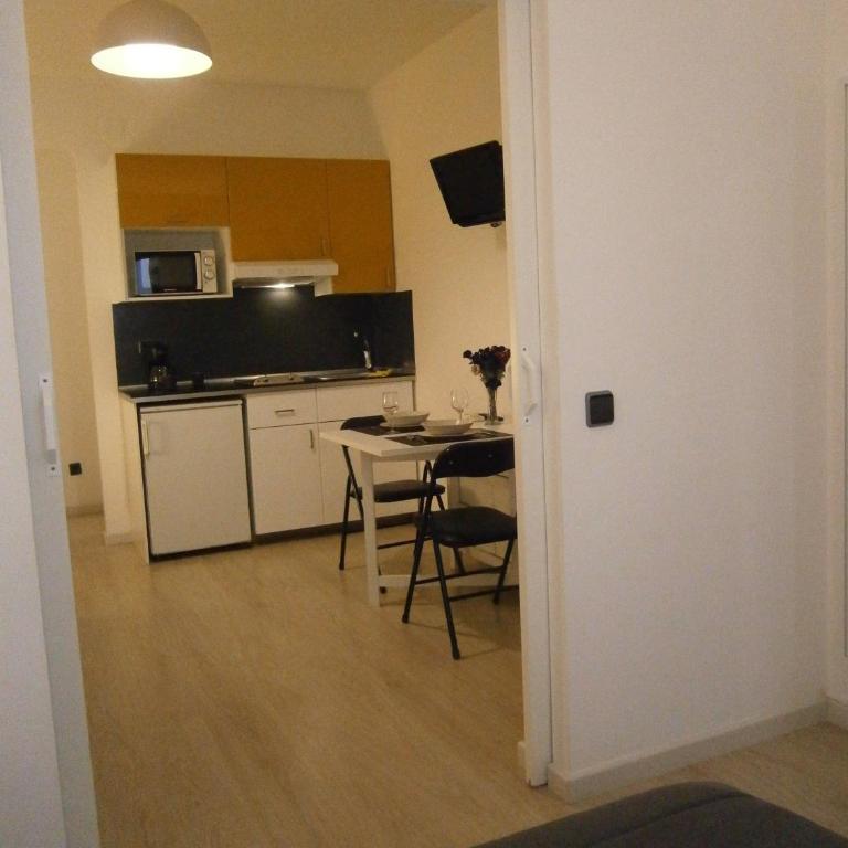 Marbel Apartments - Superior One-Bedroom Apartment - 11