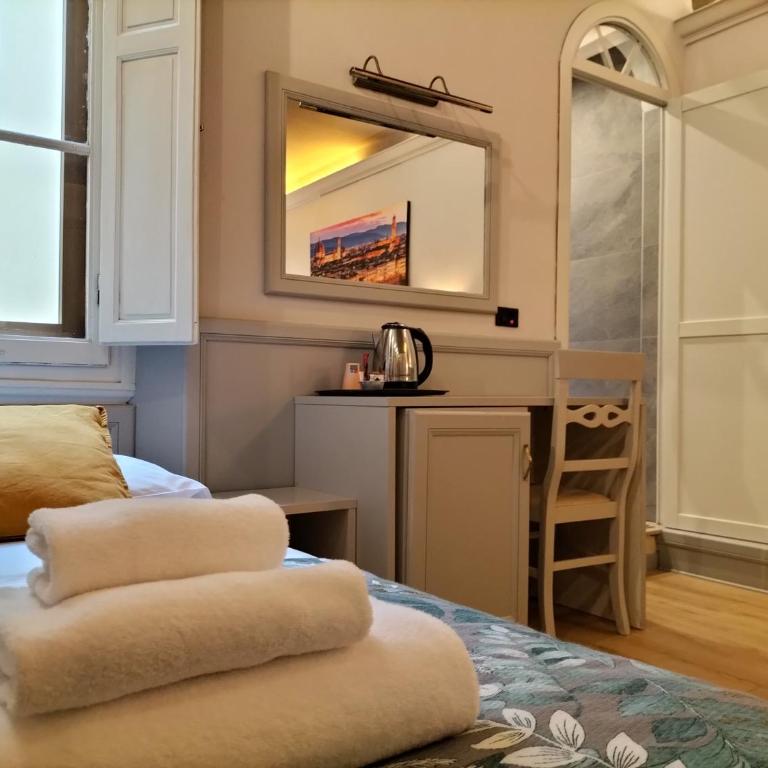 Hotel Camilla Firenze - Camera Tripla Classic - 16