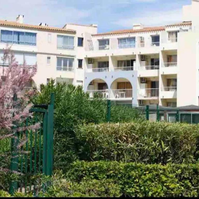 Appartement 6 personnes avec piscine secteur Richelieu, à 400m de la plage et à 650m du centre port - Two-Bedroom Apartment - 11