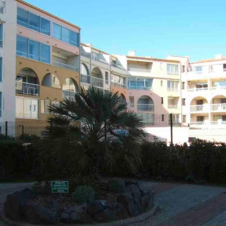Appartement 6 personnes avec piscine secteur Richelieu, à 400m de la plage et à 650m du centre port - Two-Bedroom Apartment - 17
