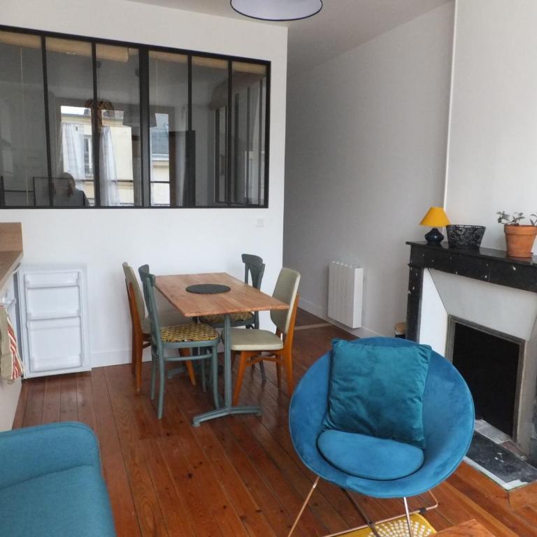 L'établissement TOIMOINOU, Hyper-centre, vue marché, proche mer 150m, lits faits à votre arrivée, serviettes de toilette, ménage, inclu, Netflix, accueil en personne - Appartement 1 Chambre - 8
