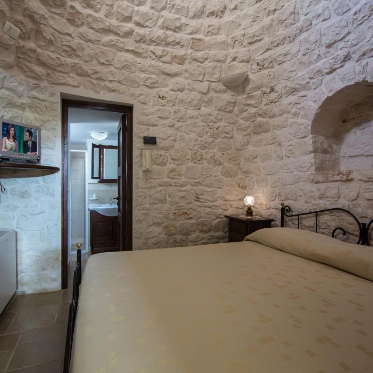 Bed and Breakfast Trulli San Leonardo - Camera Matrimoniale con Bagno Privato - 8
