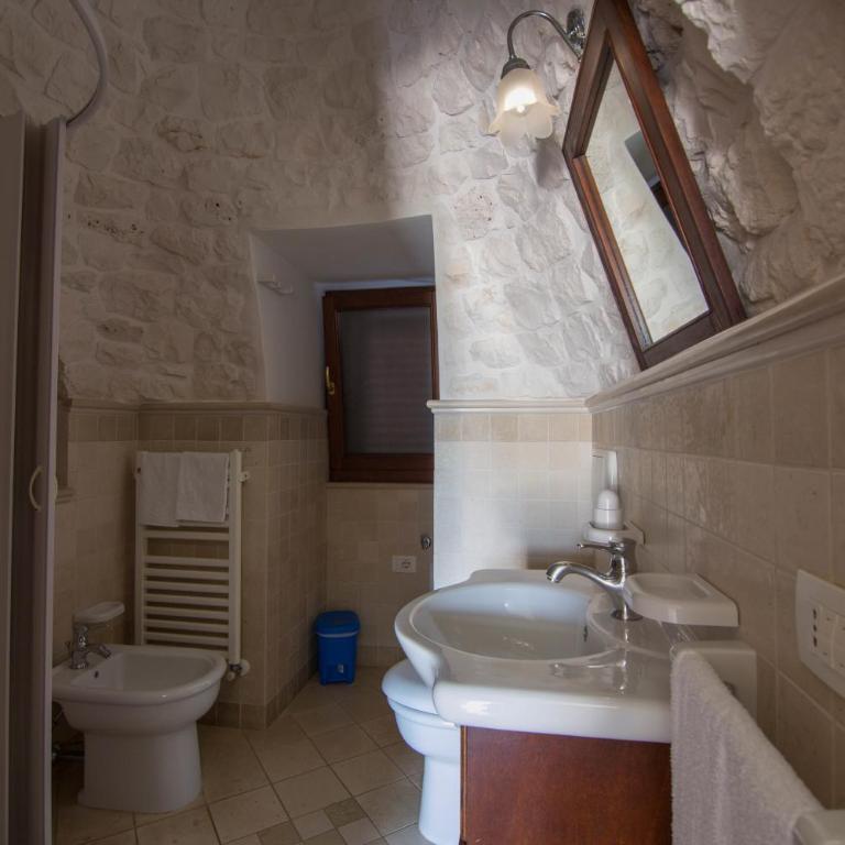 Bed and Breakfast Trulli San Leonardo - Camera Matrimoniale con Bagno Privato - 7