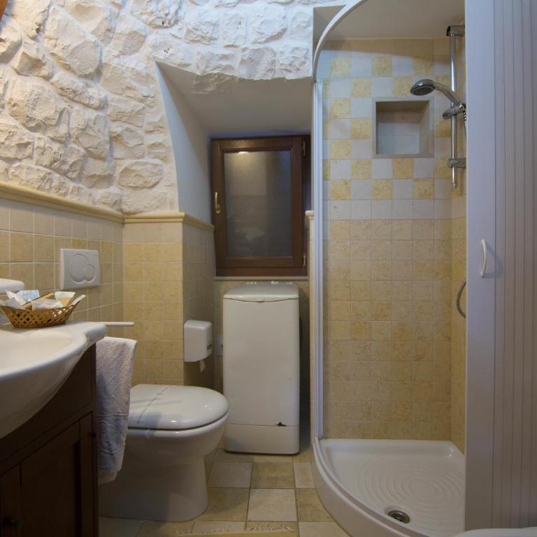 Bed and Breakfast Trulli San Leonardo - Camera Quadrupla con Bagno Privato - 10