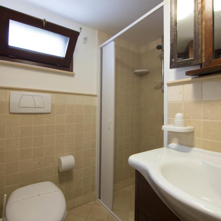 Bed and Breakfast Trulli San Leonardo - Camera Matrimoniale con Bagno Privato - 9