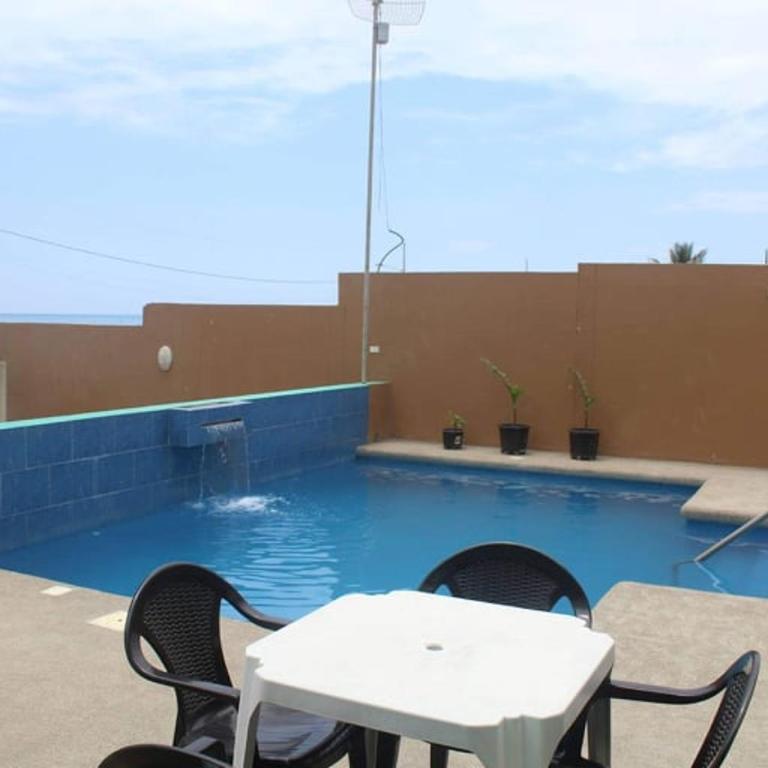 The Lookout Beach Hotel - Standard Double Room - 3