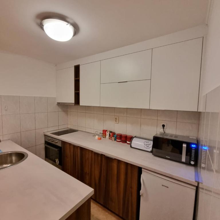 Apartmani Kokotović - Two-Bedroom Apartment - 9