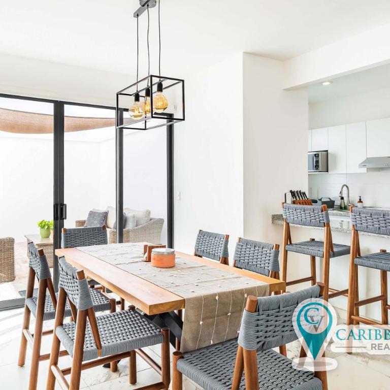 Stylish & bright contemporary 3BD I Pool! - Three-Bedroom House - 6