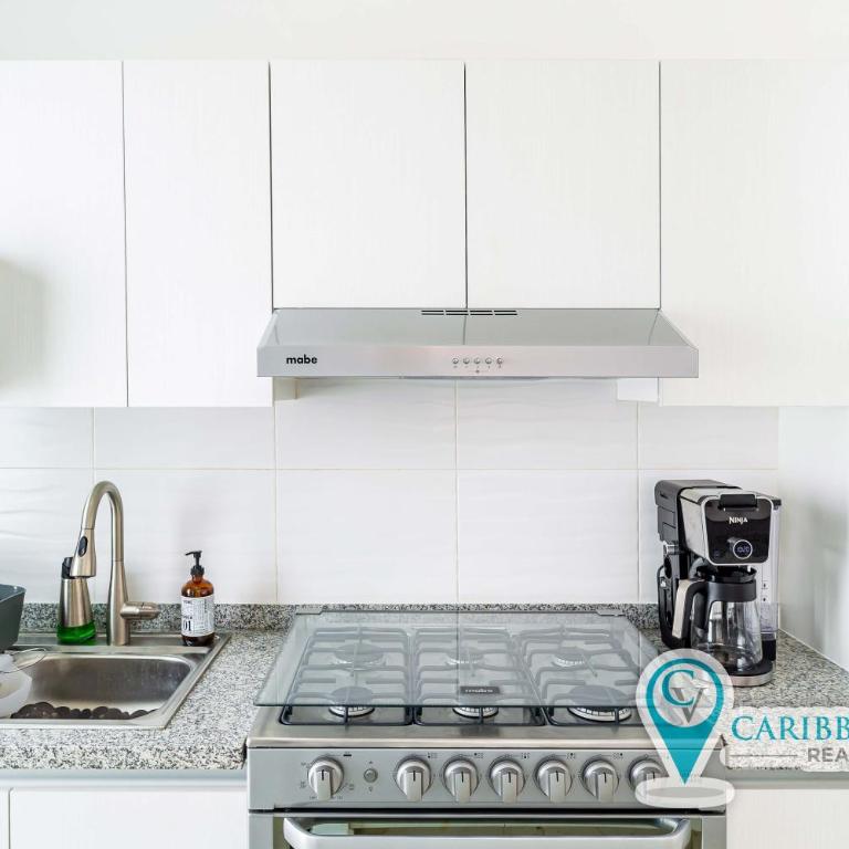 Stylish & bright contemporary 3BD I Pool! - Three-Bedroom House - 9
