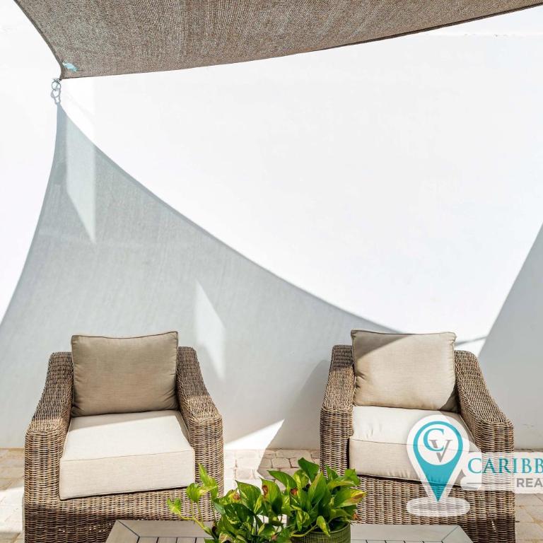 Stylish & bright contemporary 3BD I Pool! - Three-Bedroom House - 10