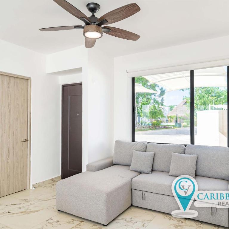 Stylish & bright contemporary 3BD I Pool! - Three-Bedroom House - 16