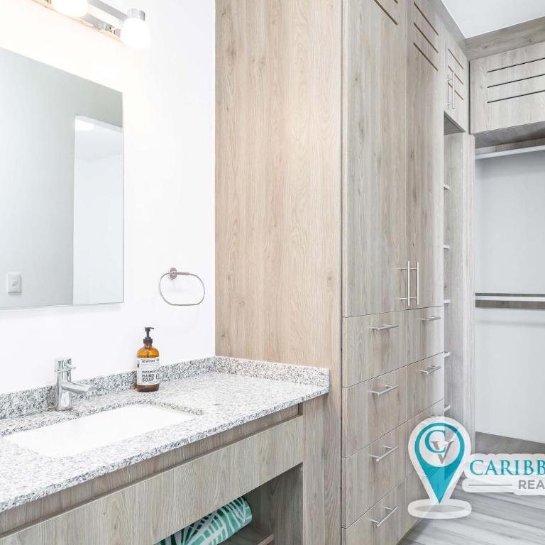 Stylish & bright contemporary 3BD I Pool! - Three-Bedroom House - 17