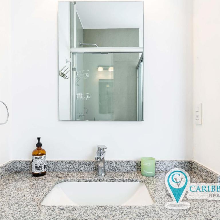 Stylish & bright contemporary 3BD I Pool! - Three-Bedroom House - 29