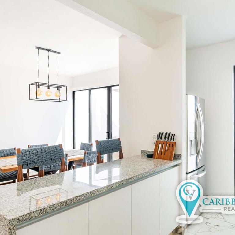 Stylish & bright contemporary 3BD I Pool! - Three-Bedroom House - 34