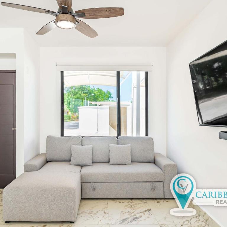 Stylish & bright contemporary 3BD I Pool! - Three-Bedroom House - 42