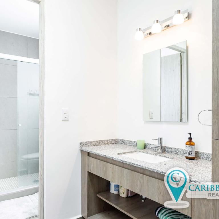 Stylish & bright contemporary 3BD I Pool! - Three-Bedroom House - 44