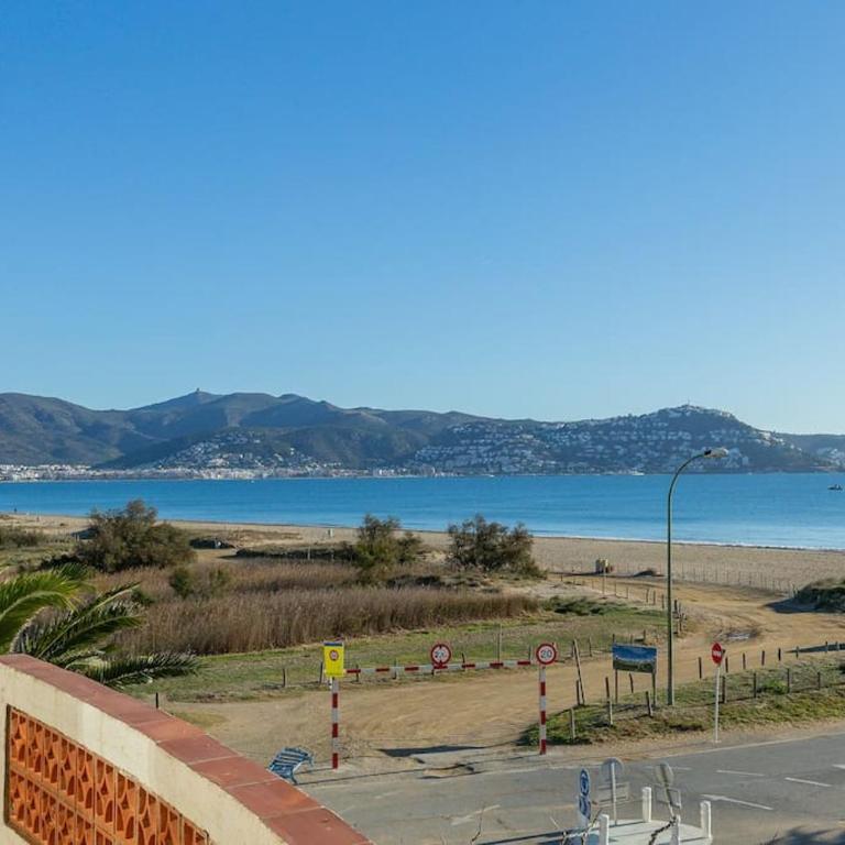V020 - PUERTO PRIMERO - Casa de 4 dormitorios - 1