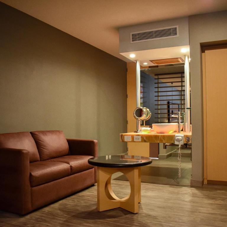 Ramada by Wyndham Mexico City Santa Fe - 1 King Bed, Suite Terrace, Non-Smoking - 8