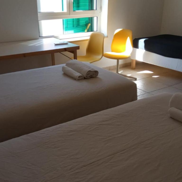Benedetto Cairoli Guest House - Triple Room with Private Bathroom - 1