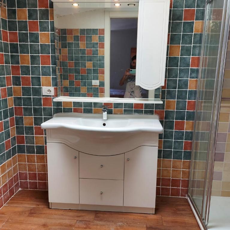 Benedetto Cairoli Guest House - Triple Room with Private Bathroom - 8
