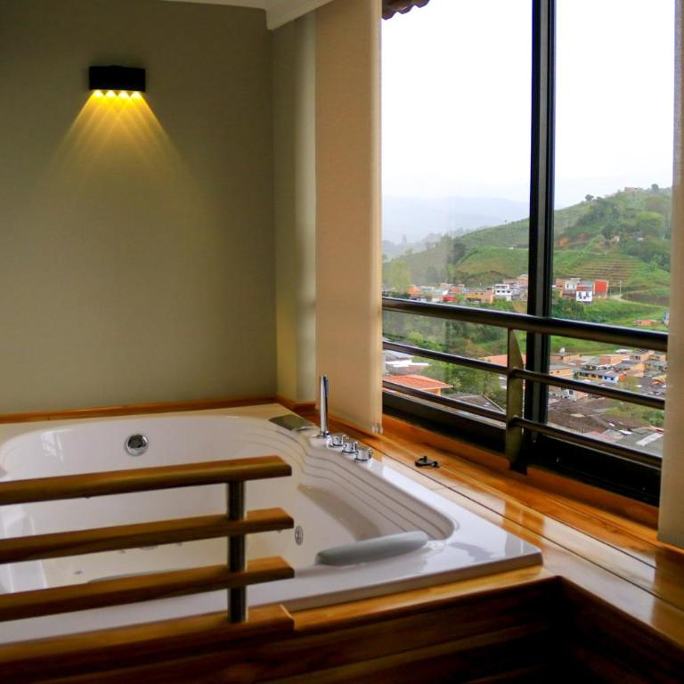 Hotel Entre Brumas - Suite con bañera de hidromasaje - 5