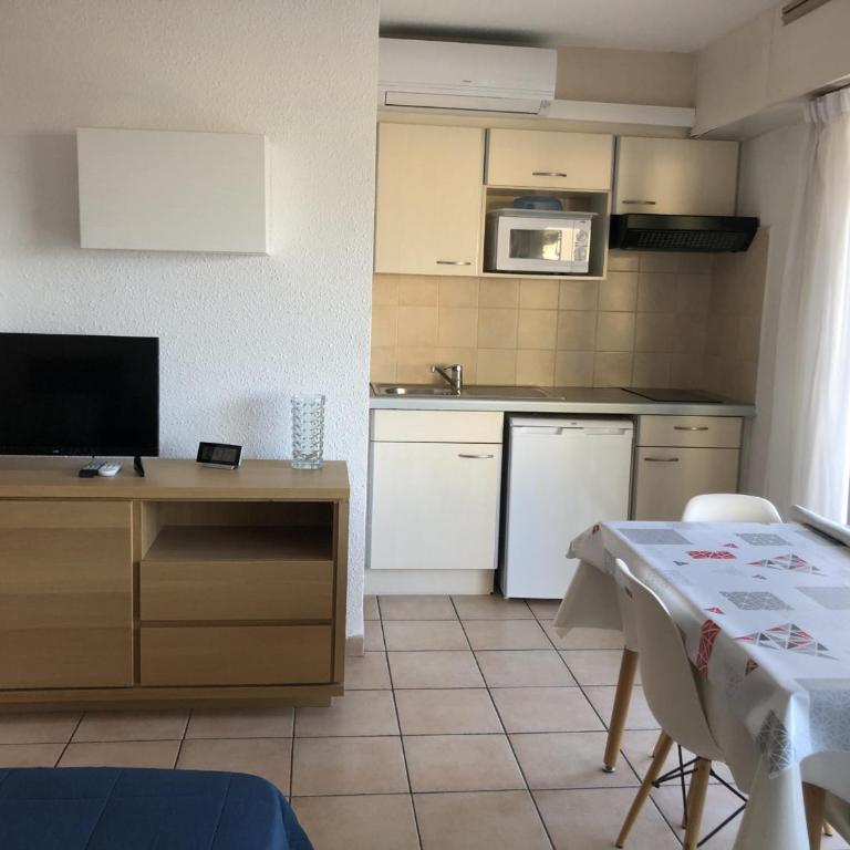 Studio clim. proche plage, commerces & gare avec WiFi, parking en option - FR-1-466A-15 - Studio - 2
