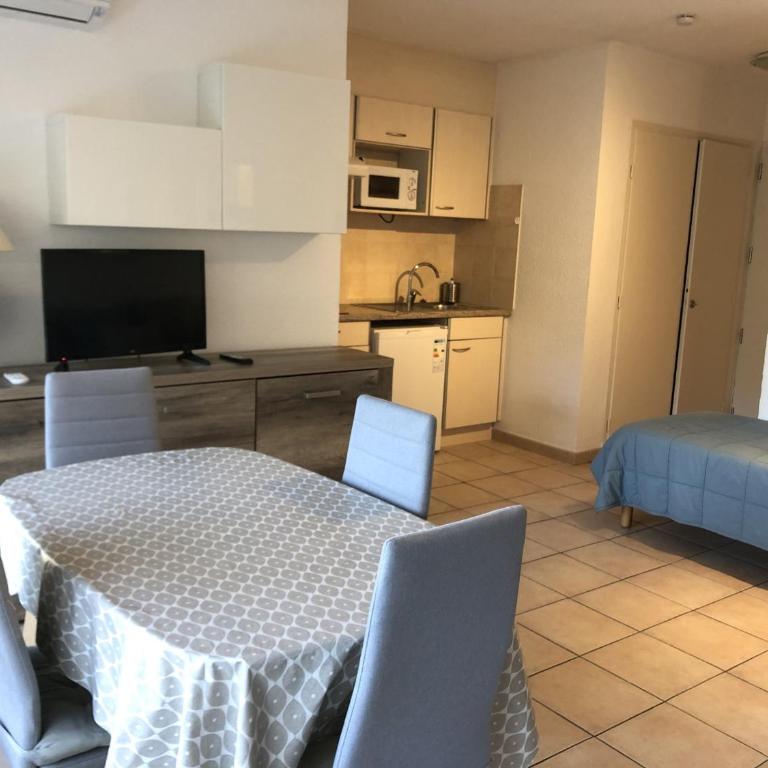 Studio climatisé proche plage, commerces et gare avec balcon, parking et wifi - FR-1-466A-5 - Estudio - 2