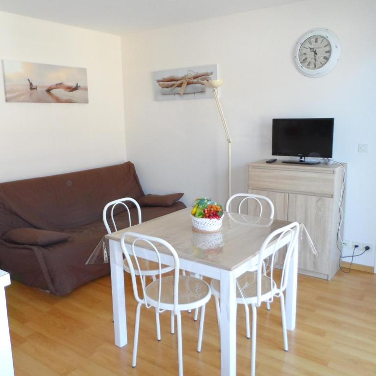 Cabourg: Appartement 2 pièces proche plage avec piscine et parking - FR-1-487-299 - Apartment (4 Adults) - 2