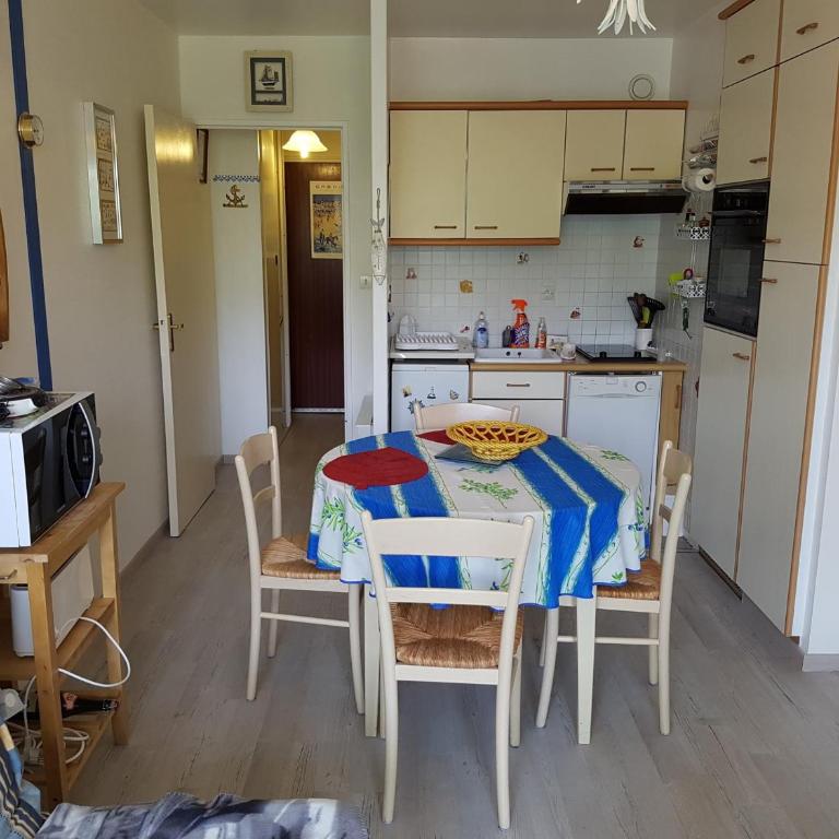 Charmant T2 avec Balcon, à 2 Pas de l'Hippodrome de Cabourg, Parking Privatif - FR-1-487-290 - Appartamento (4 Adulti) - 2