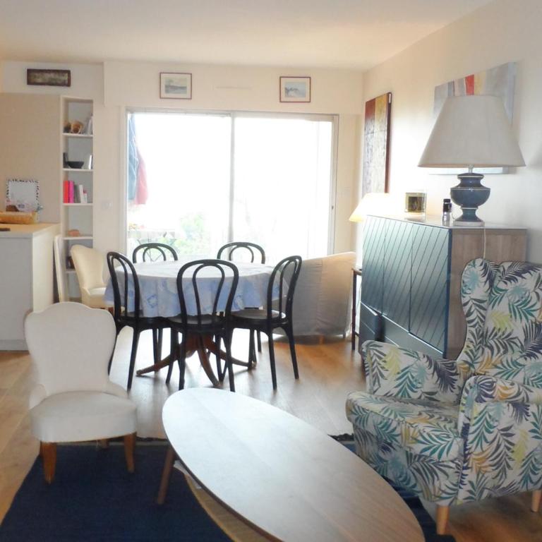 Cabourg : Appartement moderne 4/5 pièces, accès plage, 8 pers, jardin et terrasse, parking, WIFI - FR-1-487-304 - Apartment (8 Adults) - 7