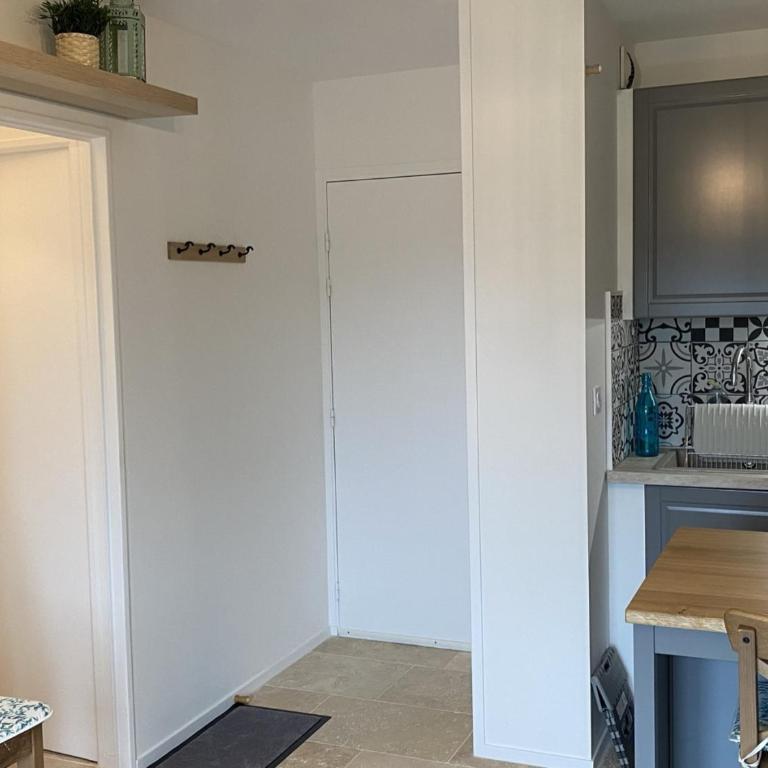 Appartement rénové proche plage et thalasso, 2 pièces, balcon, Wifi, TV, équipements bébé - Cabourg - FR-1-487-322 - Appartement (4 Adultes) - 5