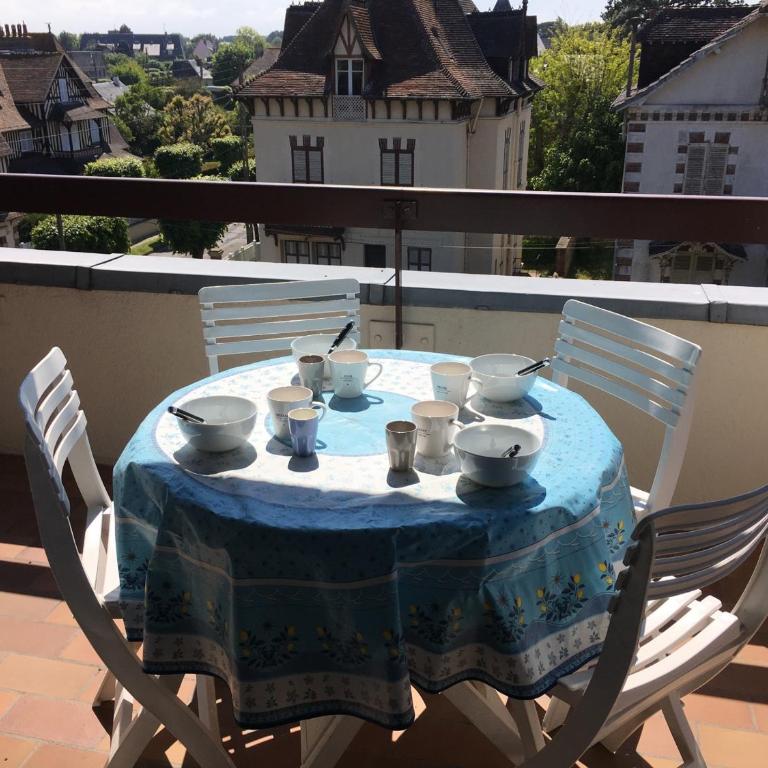 Grand studio en hyper-centre de Cabourg avec balcon, proche plage, parking, et prestations disponibles - FR-1-487-327 - Monolocale - 3