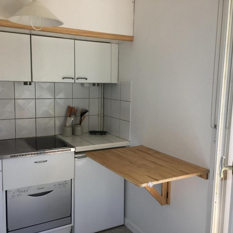 Grand studio en hyper-centre de Cabourg avec balcon, proche plage, parking, et prestations disponibles - FR-1-487-327 - Monolocale - 4