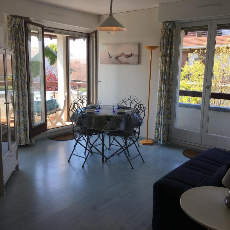 Grand studio en hyper-centre de Cabourg avec balcon, proche plage, parking, et prestations disponibles - FR-1-487-327 - Monolocale - 1