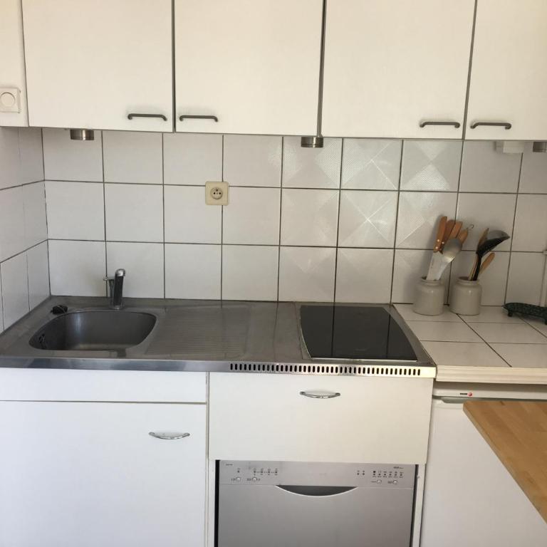 Grand studio en hyper-centre de Cabourg avec balcon, proche plage, parking, et prestations disponibles - FR-1-487-327 - Monolocale - 6