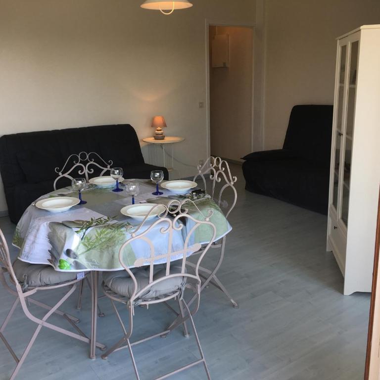 Grand studio en hyper-centre de Cabourg avec balcon, proche plage, parking, et prestations disponibles - FR-1-487-327 - Monolocale - 7