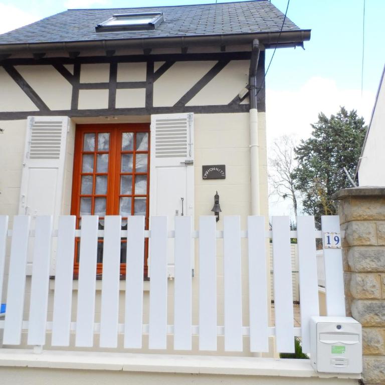 Maison Cozy au Coeur de Cabourg avec Terrasse, Proche Plage, pour 4 Pers., Animaux Acceptés - FR-1-487-328 - Holiday Home (4 Adults) - 2