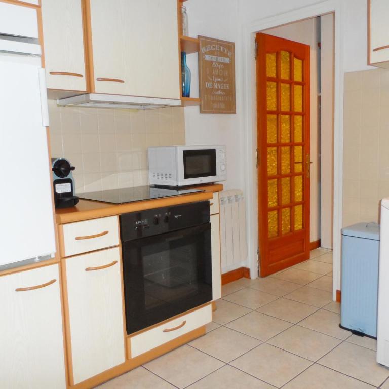 Maison Cozy au Coeur de Cabourg avec Terrasse, Proche Plage, pour 4 Pers., Animaux Acceptés - FR-1-487-328 - Holiday Home (4 Adults) - 6