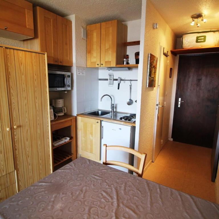 Appartement 2 pièces, 3 couchages, animaux admis, parking près des pistes - FR-1-297-51 - Appartement (3 Adultes) - 3