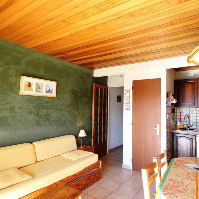Confortable T2 au pied des pistes avec balcon et parking gratuit - FR-1-297-95 - Ferienhaus - 4