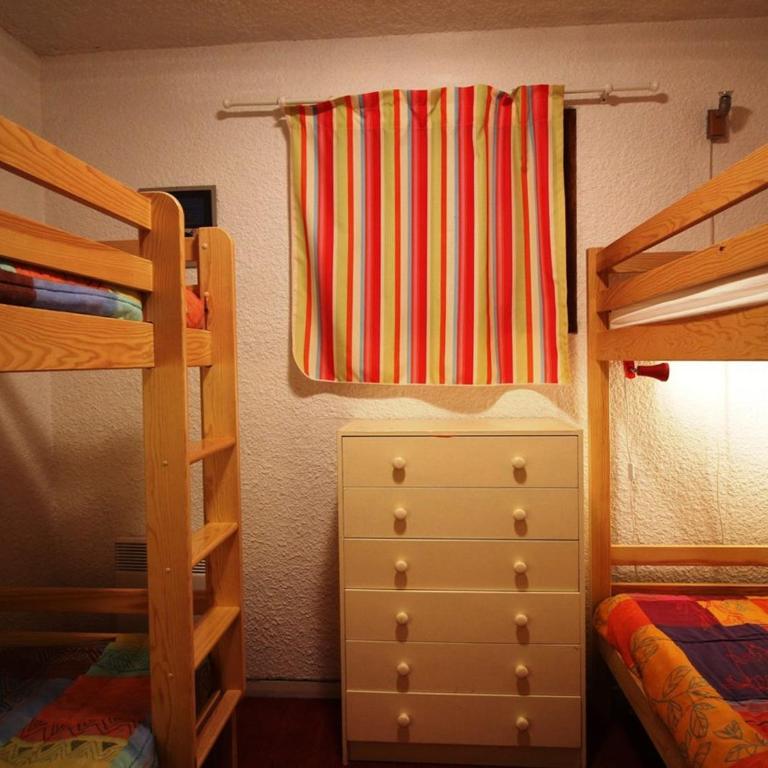 Confortable T2 au pied des pistes avec balcon et parking gratuit - FR-1-297-95 - Ferienhaus - 6