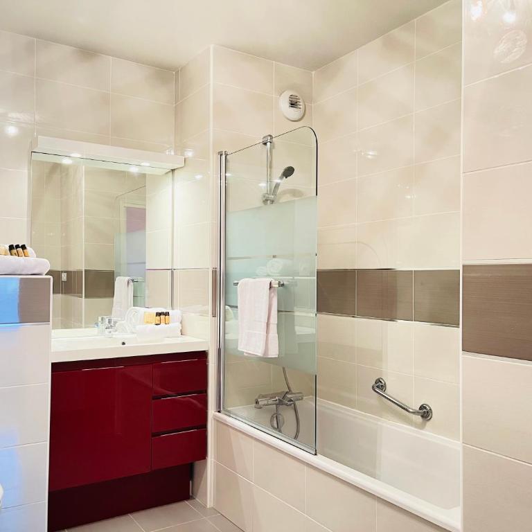 Très bel appartement -résidence avec piscine sur le toit et vue panoramique - Apartment mit 2 Schlafzimmern - 11