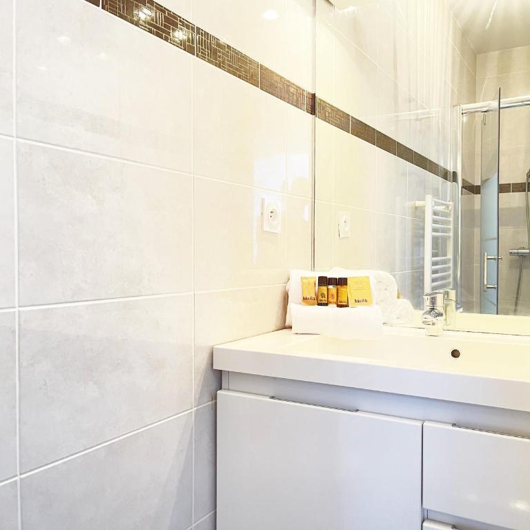Très bel appartement -résidence avec piscine sur le toit et vue panoramique - Apartment mit 2 Schlafzimmern - 13